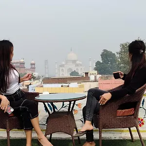 Joey's - 200m From Taj Mahal Hostel