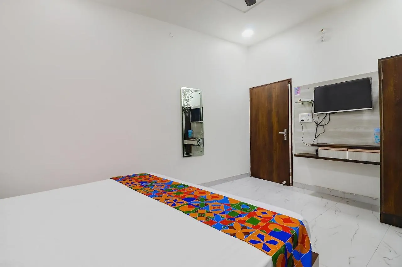 **  Hotel Chahat Palace آغْرا الهند